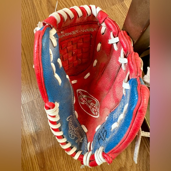 Rawlings Kid Baseball Glove - Picture 2 of 3